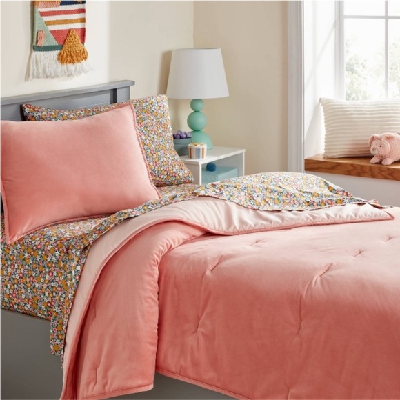 Full/Queen Velvet Kids' Quilt Pink - Pillowfort™: OEKO-TEX Certified - Picture 2 of 5